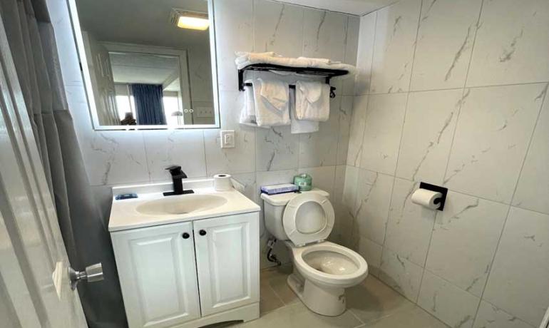 2 Queen Beds (Parking area view)