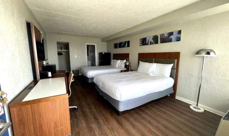 2 Queen Beds (Parking area view)