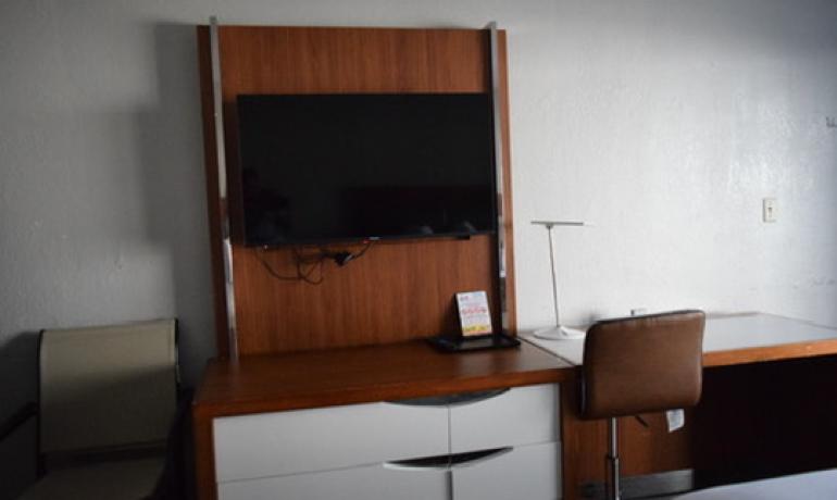 3-Bed Suite with Separate Queen Bed Area (Parking area view)