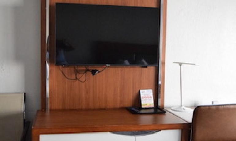 2 Queen Beds (Parking area view)