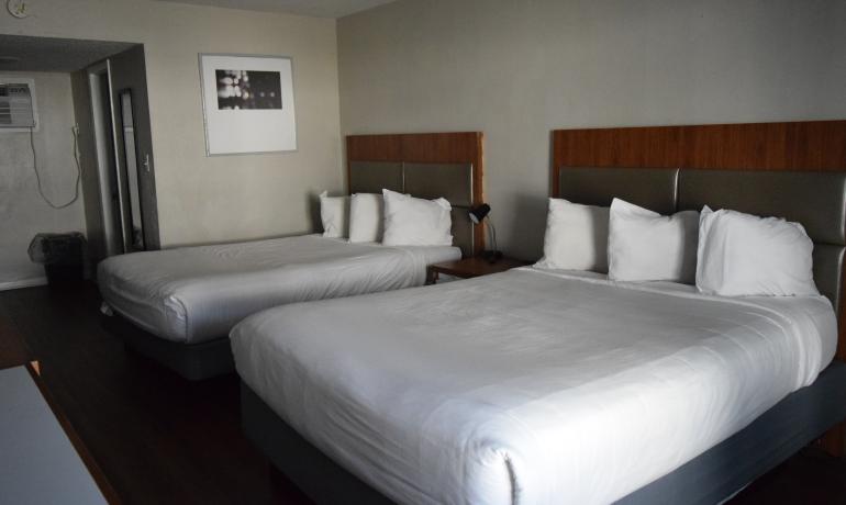 2 Queen Beds Ocean Front